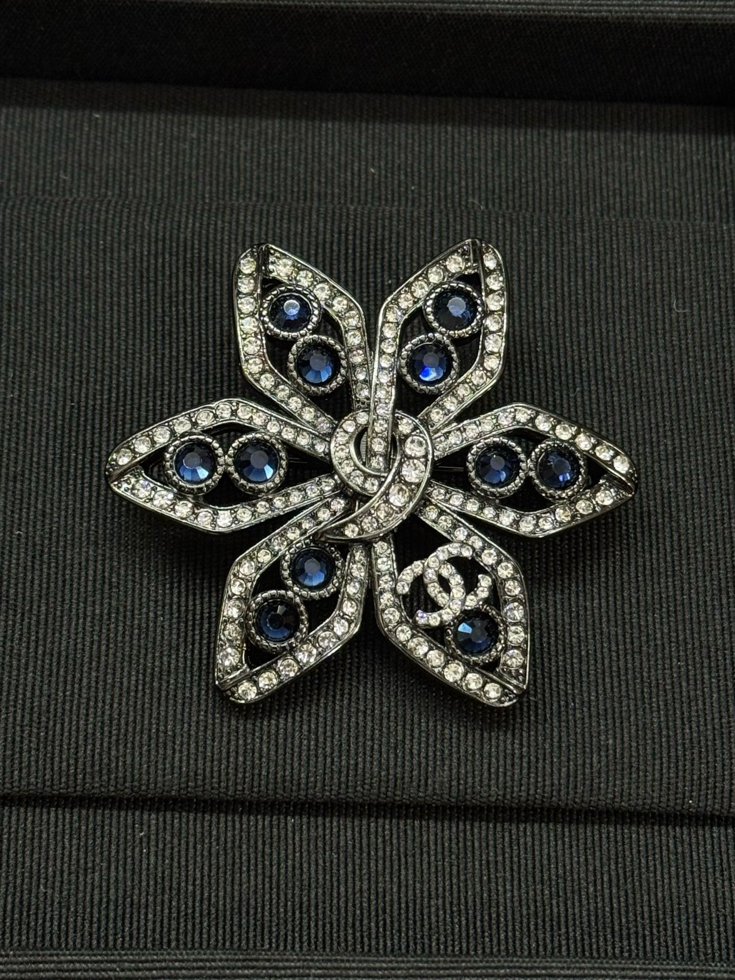 Brooches -10