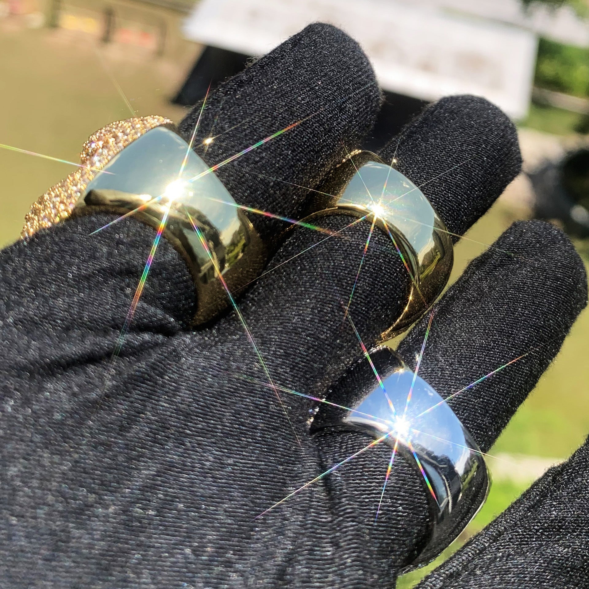 Listen to Jie European and American hip hop copper inlaid T square zircon ring men's personality fashion trend blue water drop letter ring