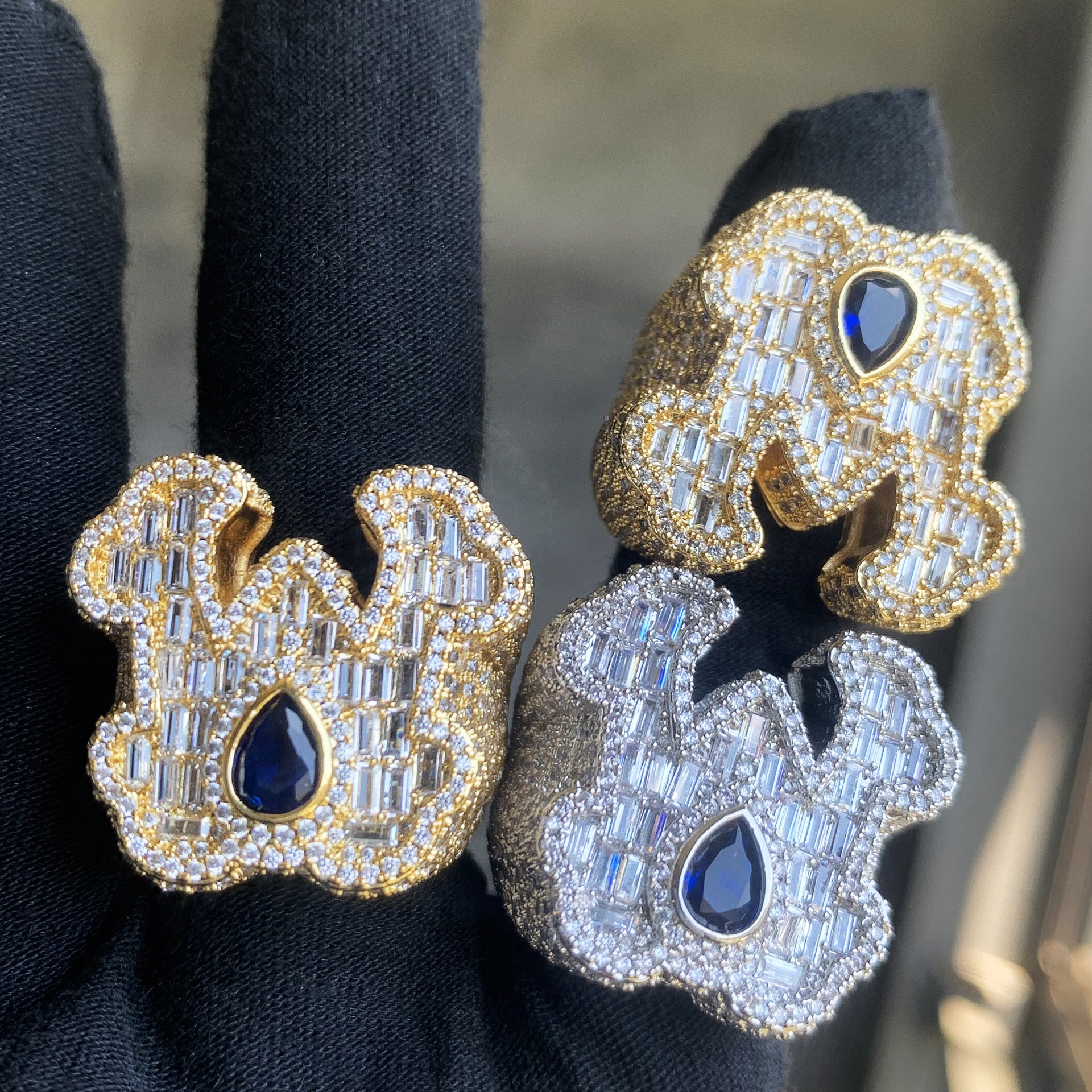 Listen to Jie European and American hip hop copper inlaid T square zircon ring men's personality fashion trend blue water drop letter ring