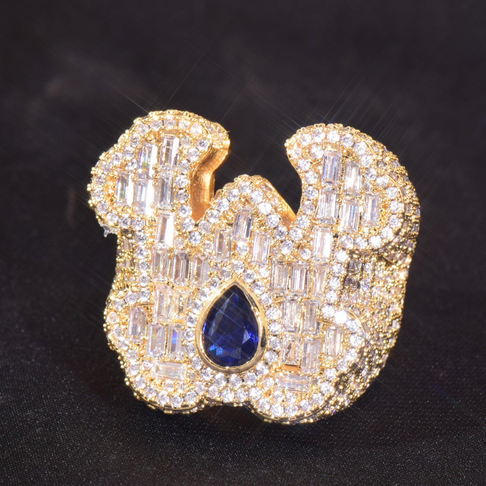 Listen to Jie European and American hip hop copper inlaid T square zircon ring men's personality fashion trend blue water drop letter ring